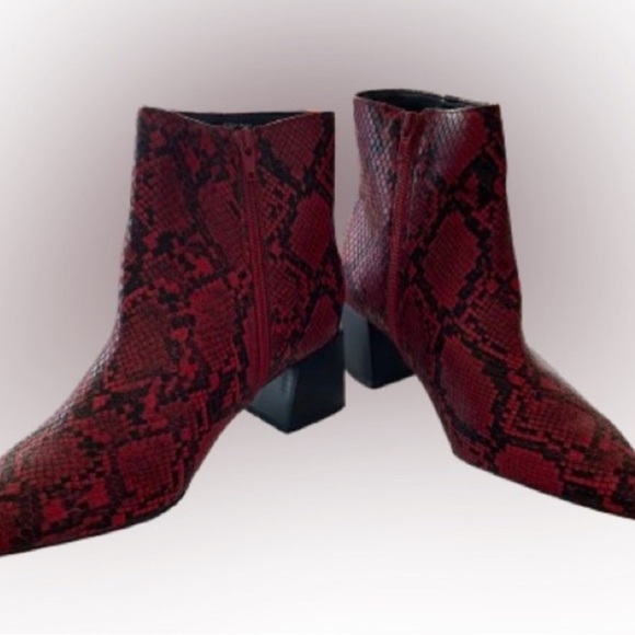 Bar III Red and Black Snake Print Ankle Boots, sz 8 - Picture 3 of 5